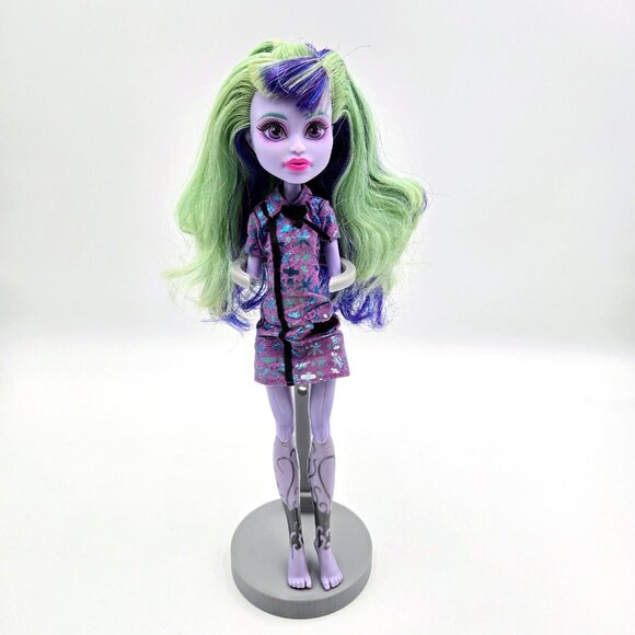 Monster High Twyla Boogeyman New Scaremester Doll Mattel Read - Picture 1 of 16